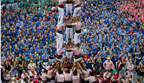 Biennial human tower competition